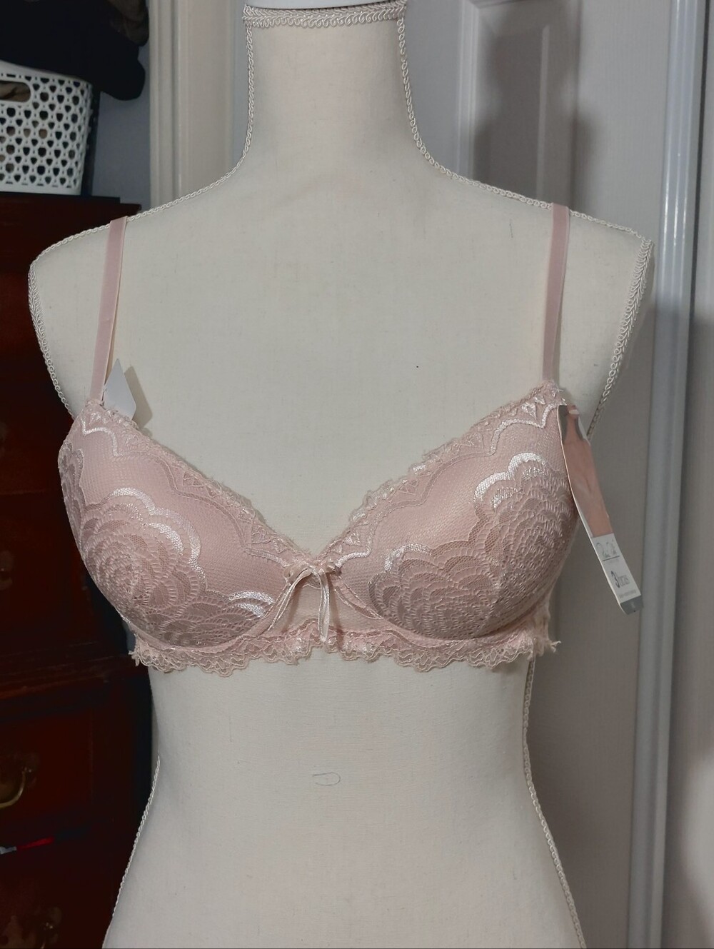 Delicate Lace Light Pink Bra with Bow Accent 36C New